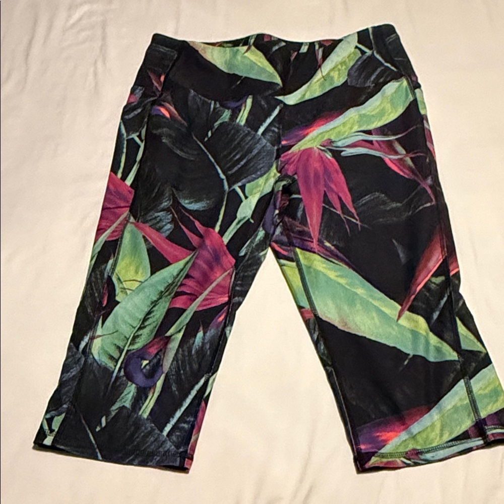 DSG Multicolor Capri Leggings